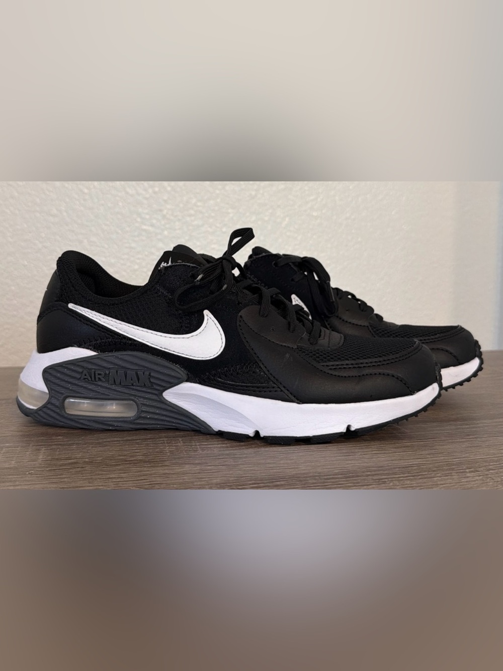 Nike Air Max Excee Women’s  Size 7.5 Black Gray White